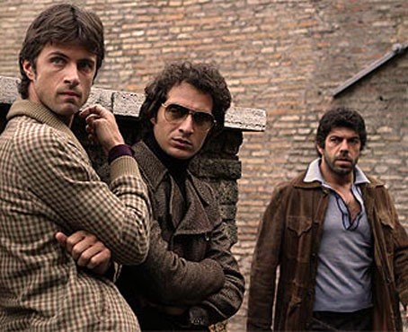 Pierfrancesco Favino, Claudio Santamaria, Kim Rossi Stuart in ROMANZO CRIMINALE