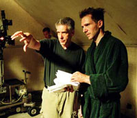 Ralph Fiennes e David Cronenberg durante le riprese di Spider
