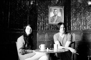 I Whte Stripes in Coffee and Cigarettes di Jarmush