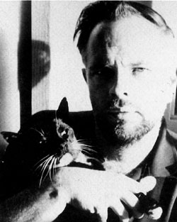 Philip Kindred Dick con il suo gatto imbronciato